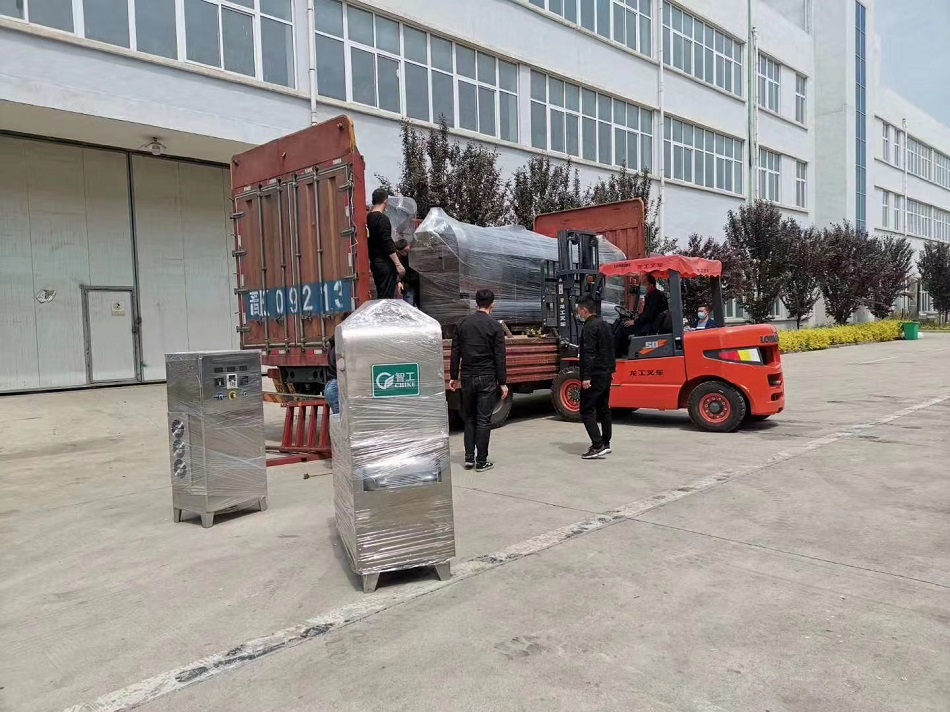 Shanxi jinzhong customers ordered xuchang zhigong assembly line stir-fried melon seeds equipment loaded and shipped