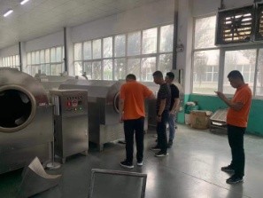 Welcome customer come to visit us and test roasting machine