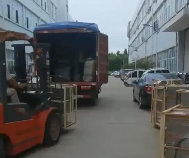 Electromagnetic stir-fry machine is sent to all parts of the country