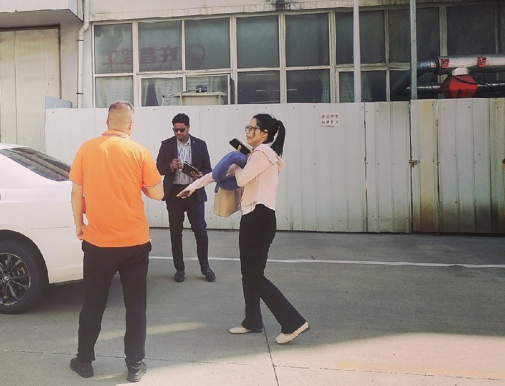 Indian customers visit the roasting equipment