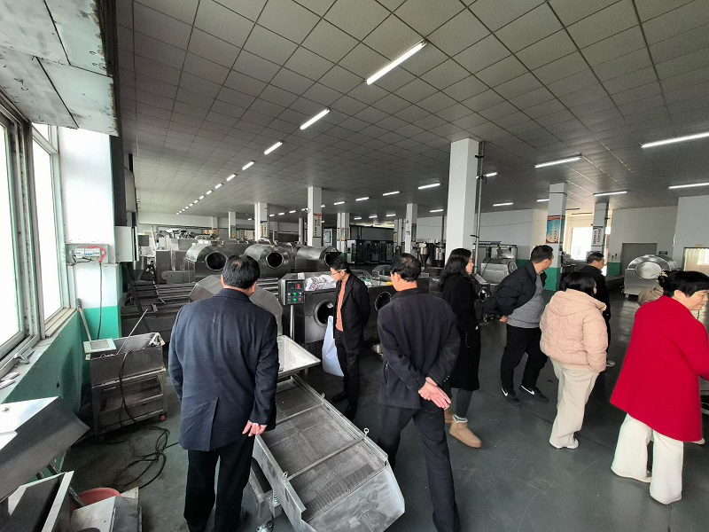 Two waves of customers came to the factory for an inspection.