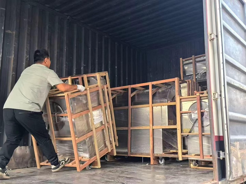 Logistics vehicles come to the factory to pick up goods